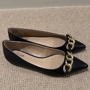 Elegant Black Flats with Gold Chain Accent- Women’s size 8
